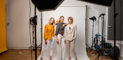 Fotografia biznesowa – jak zrobić profesjonalny portret korporacyjny w studio?
